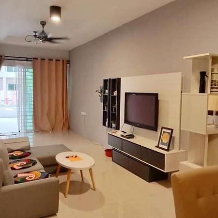QC homestay Pusing Luaran gambar