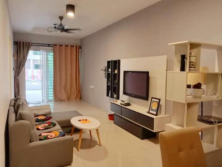 QC homestay Pusing Luaran gambar