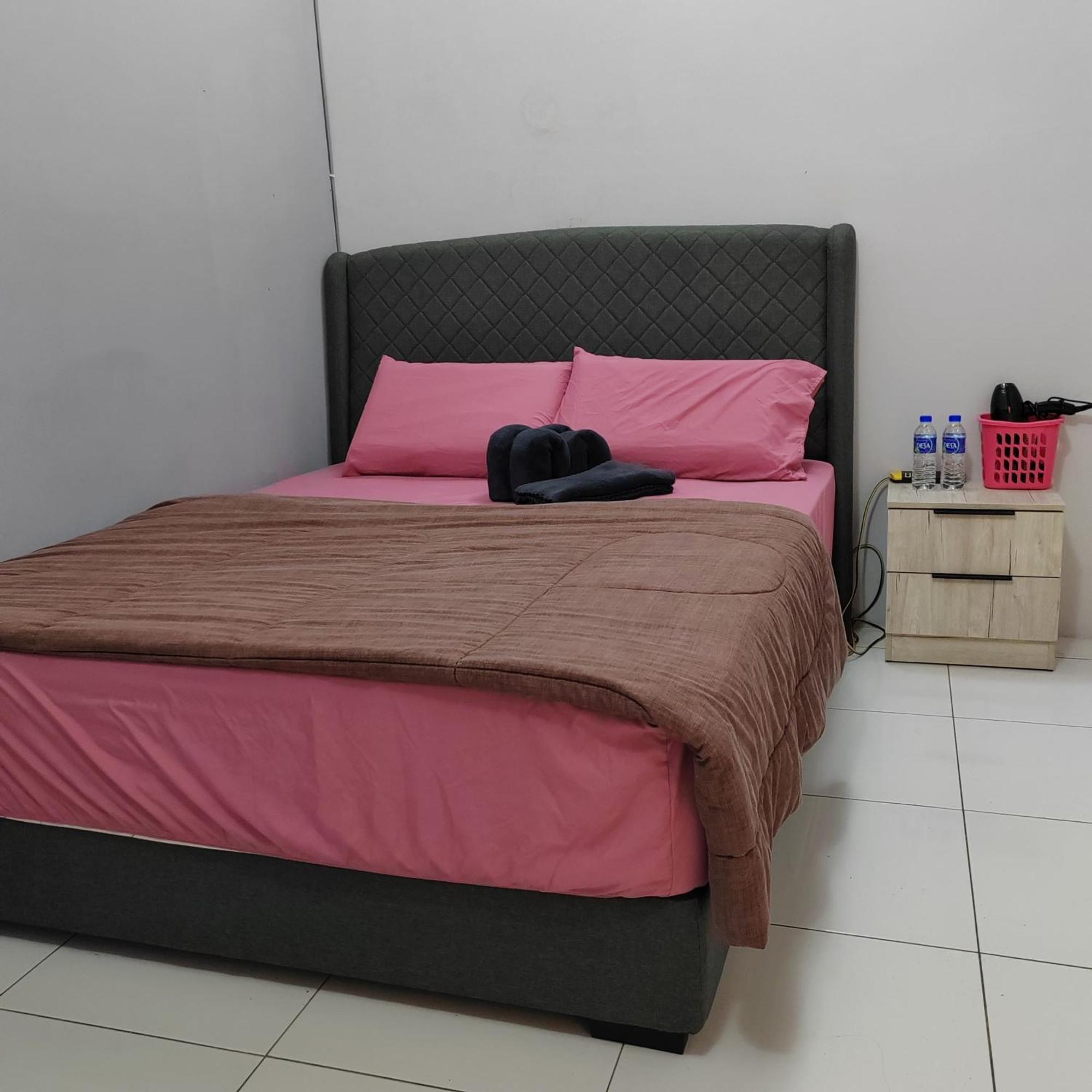 QC homestay Pusing Bilik gambar